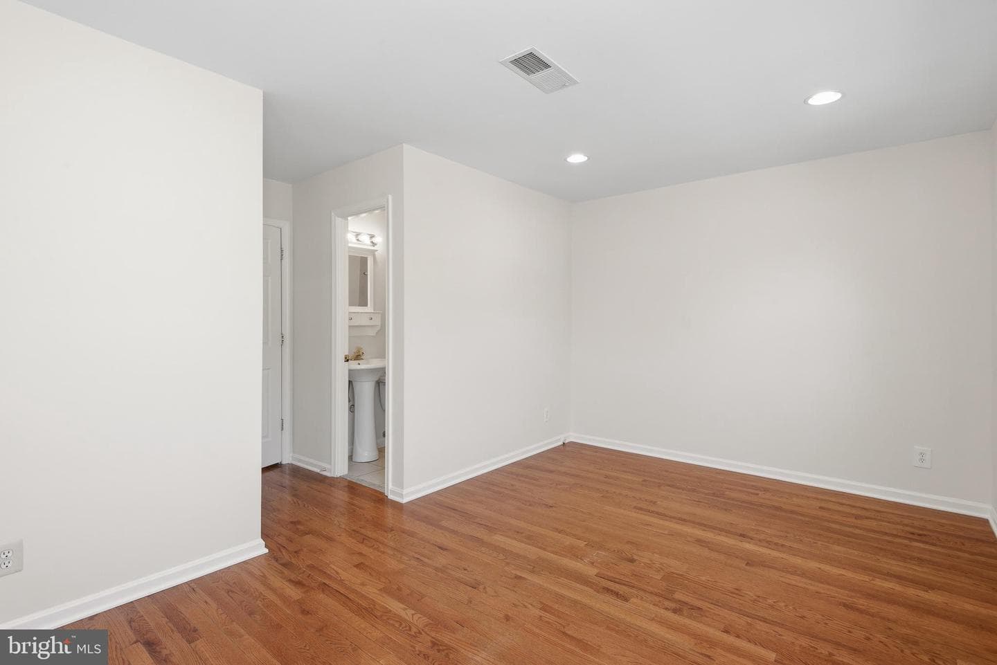 14843 Leicester Court photo 5