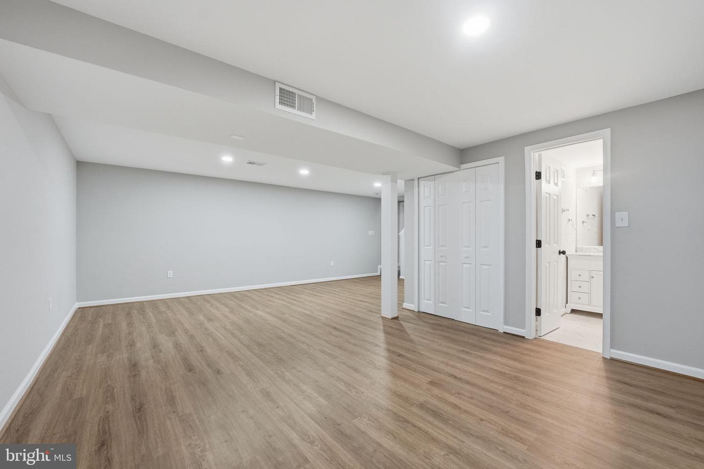 9438 Wallingford Drive photo 24