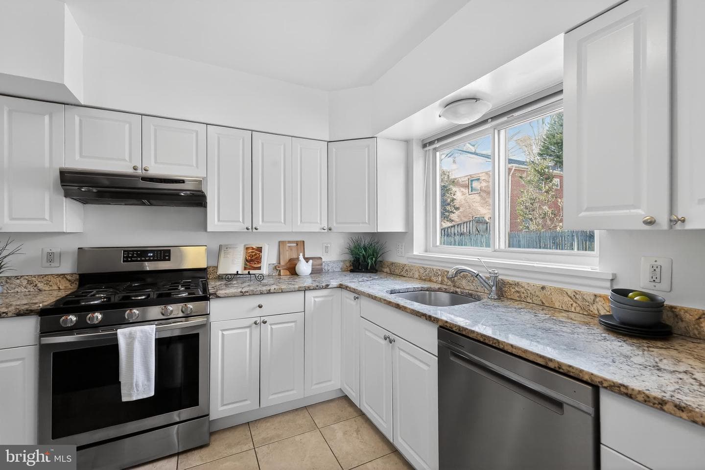 3164 Patrick Henry Drive photo 8