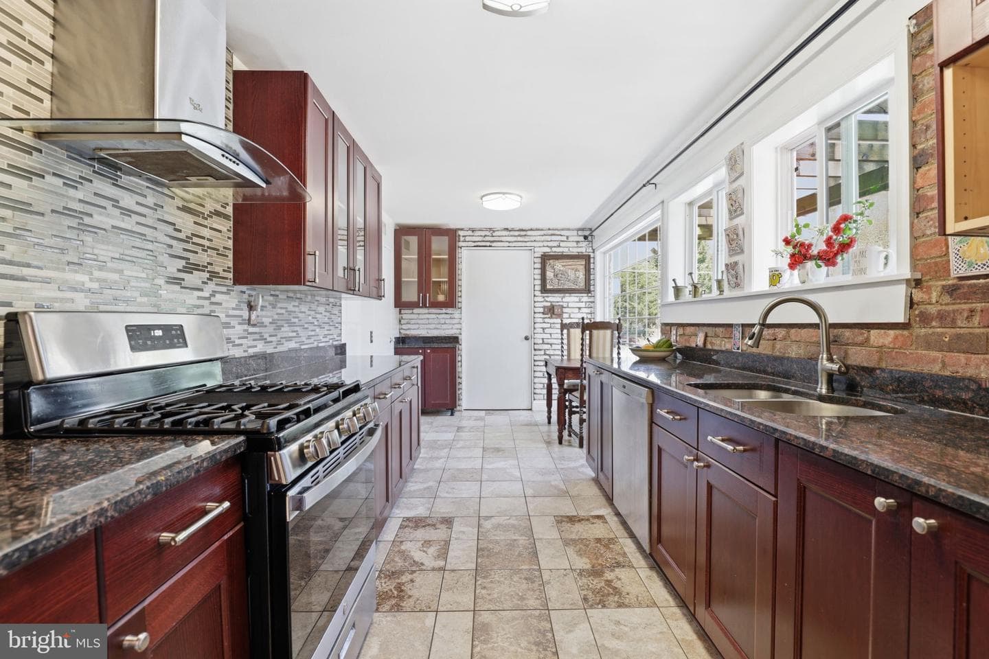 6811 Valley Brook Drive photo 11