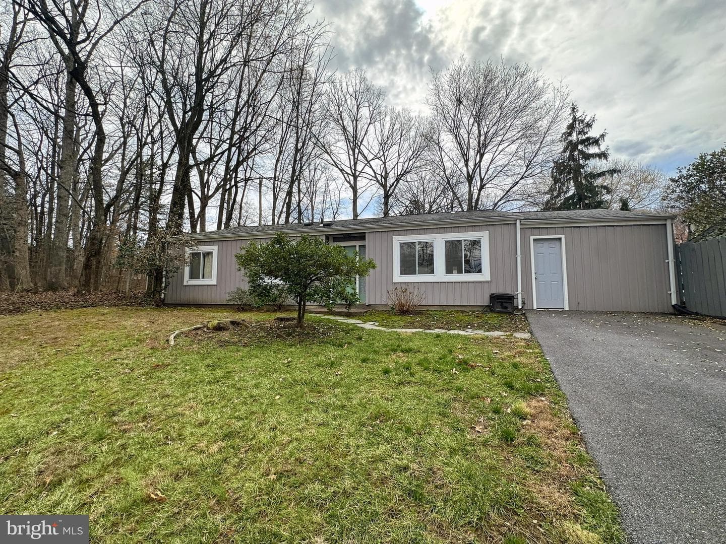 2215 Sanibel Dr, Reston
