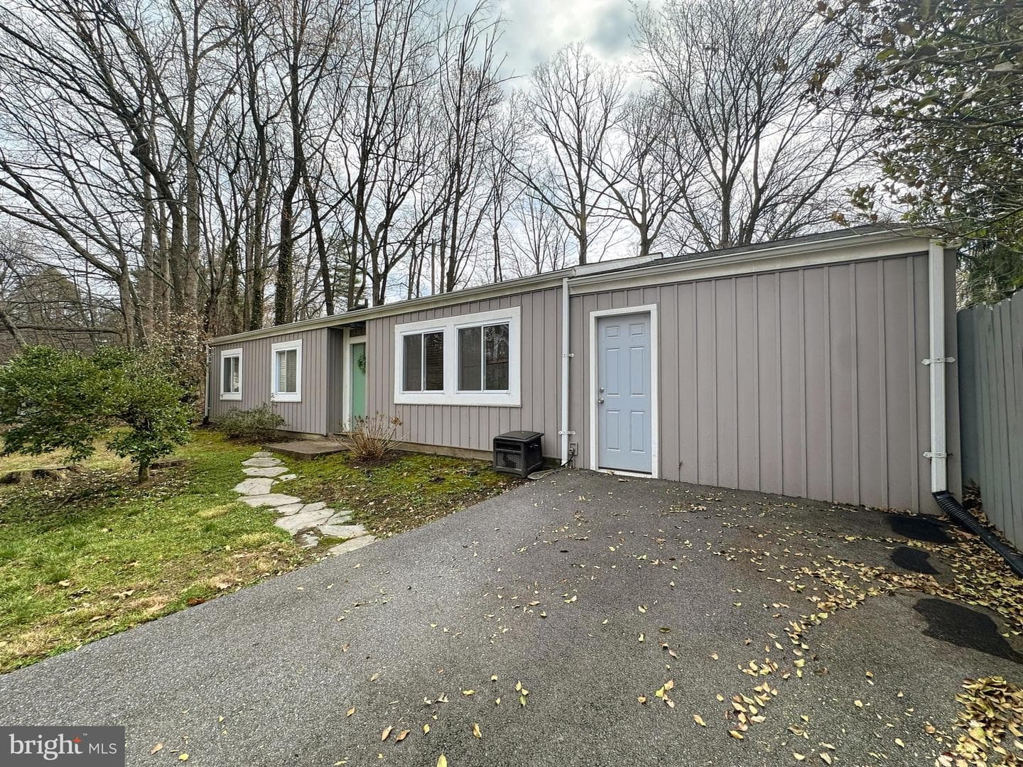 2215 Sanibel Dr, Reston