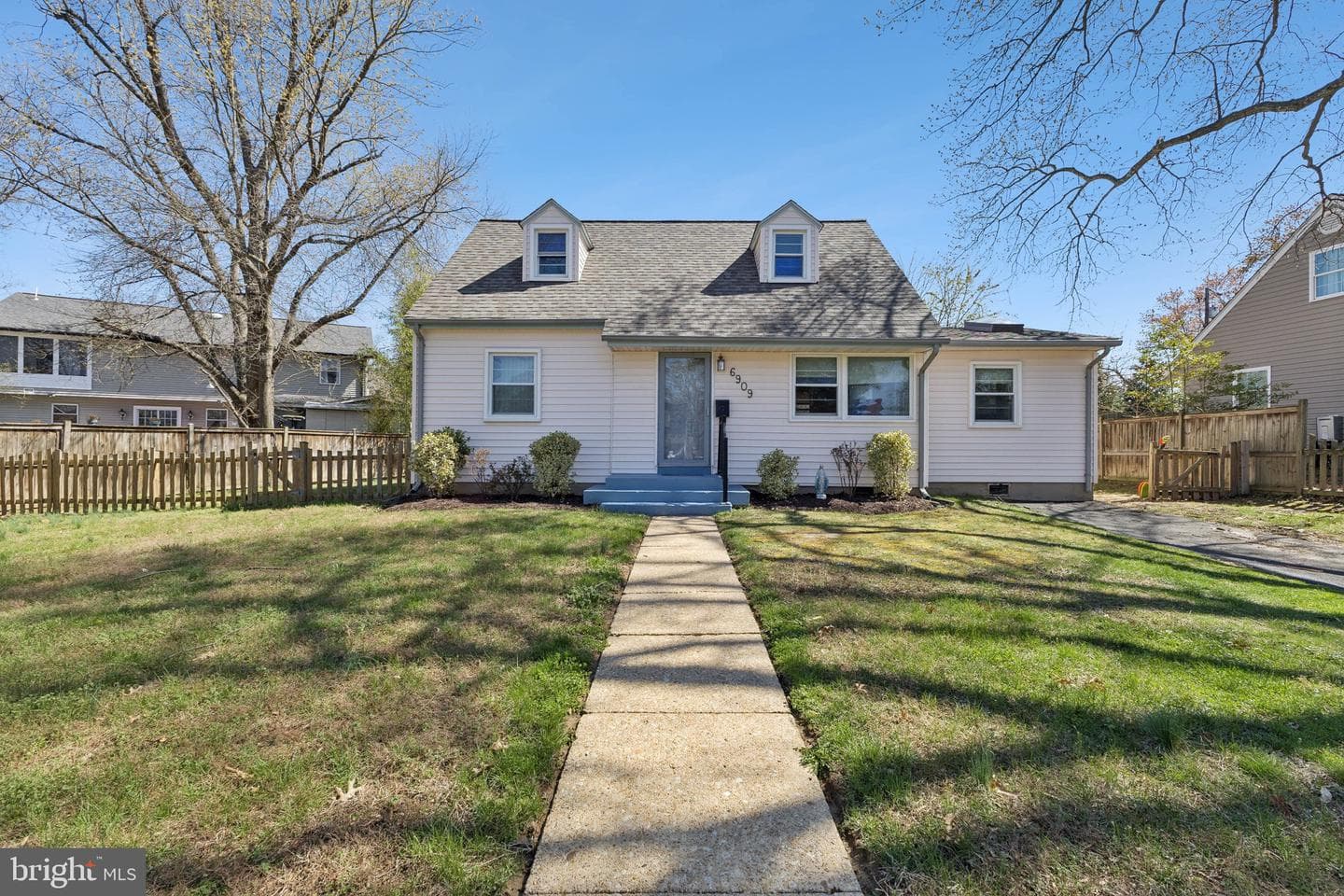 6909 Columbia Drive photo 1