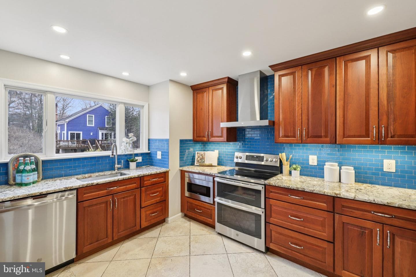 8413 Hollis Lane photo 10