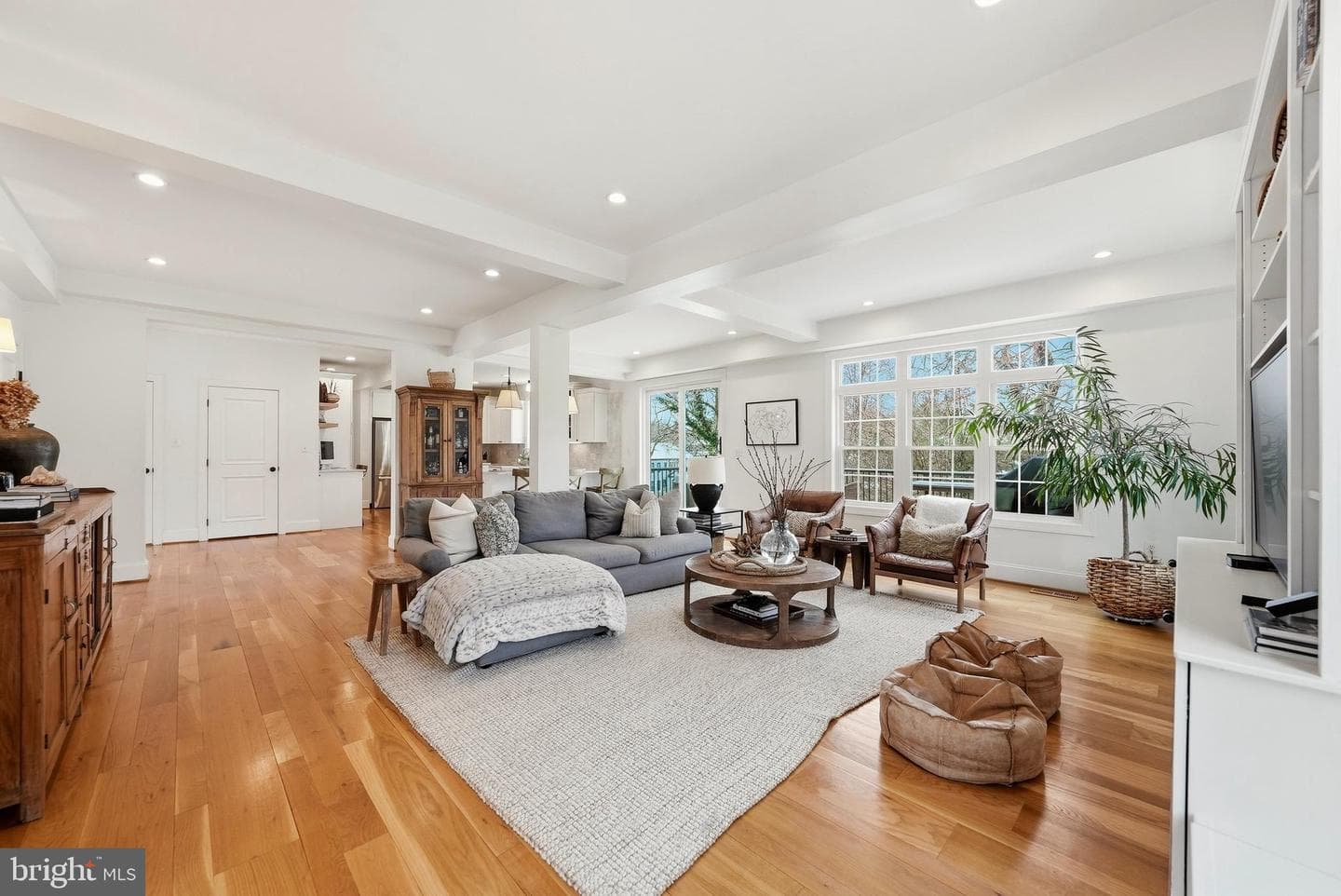370 Holmes Drive NW photo 19