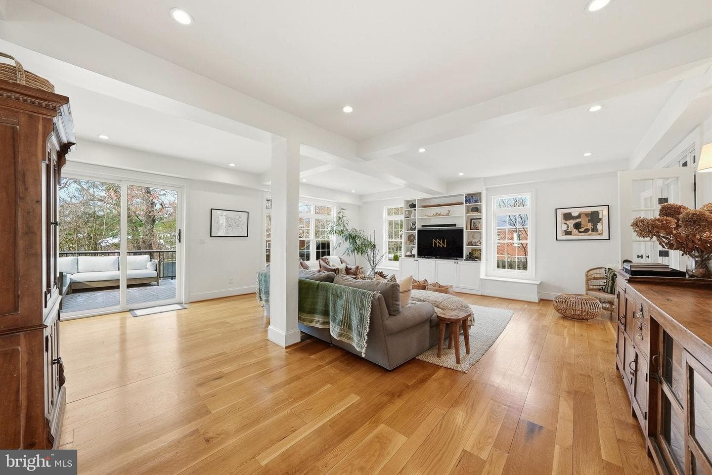 370 Holmes Drive NW photo 21