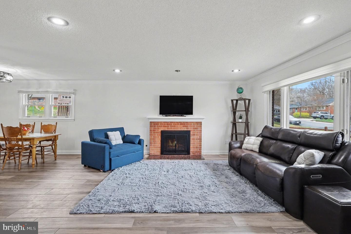 5633 Inverchapel Road photo 5