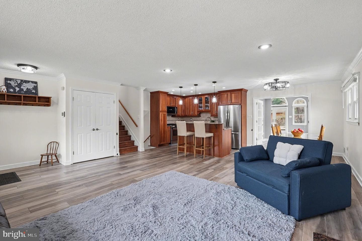 5633 Inverchapel Road photo 7