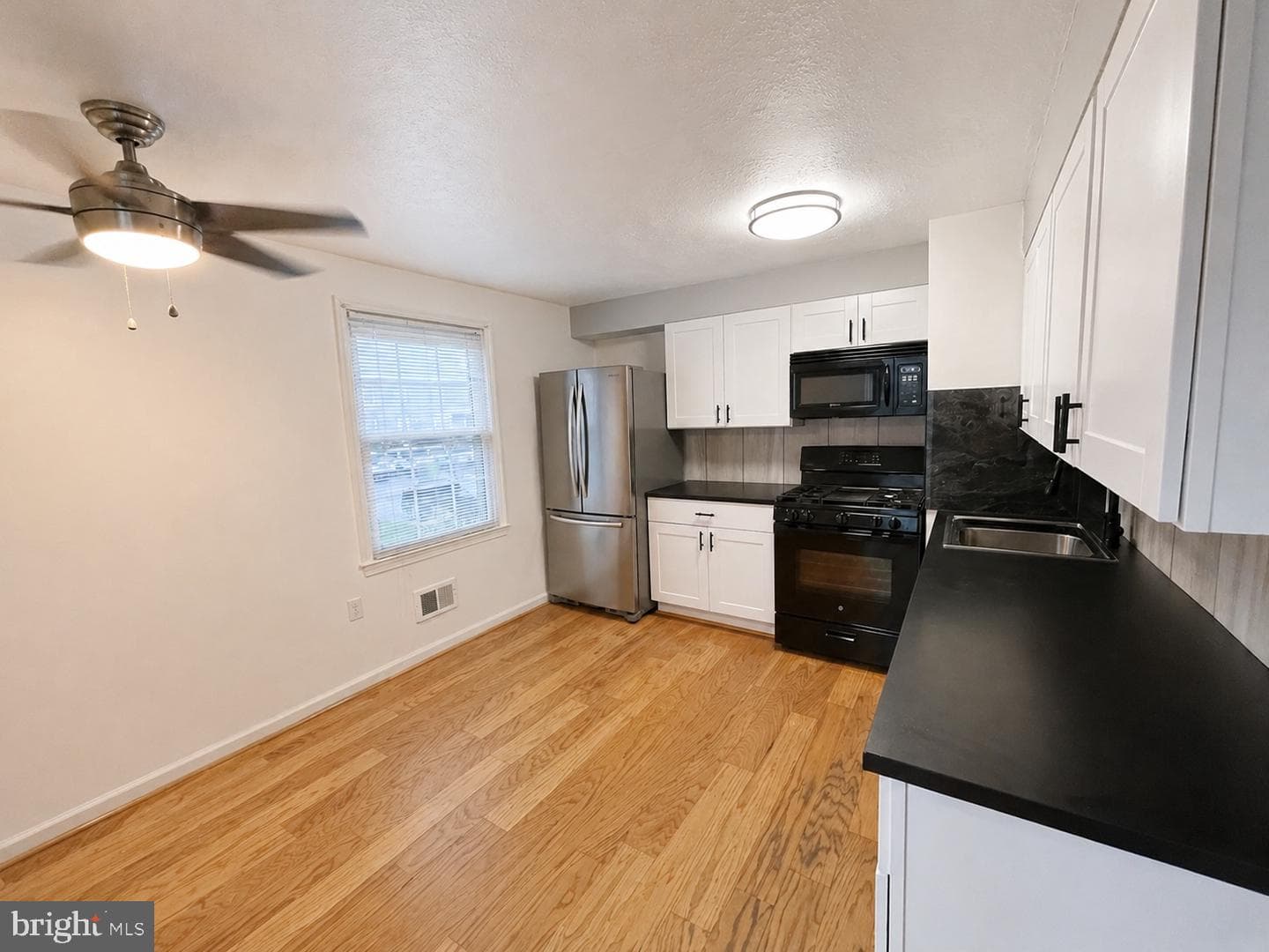8036 Saint Annes Court photo 5