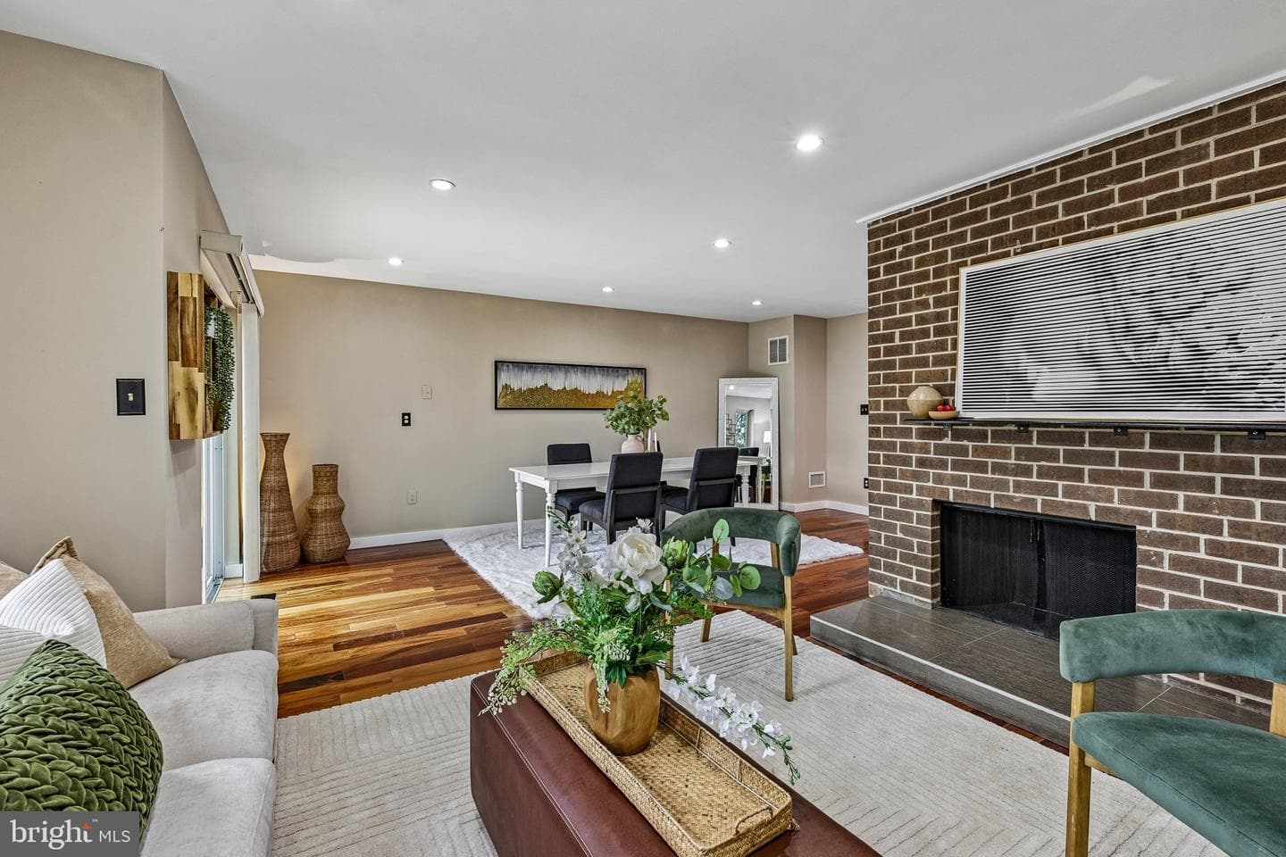 1733 Cy Court photo 10