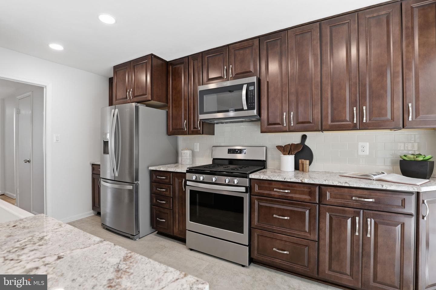 7379 Hallcrest Drive photo 4