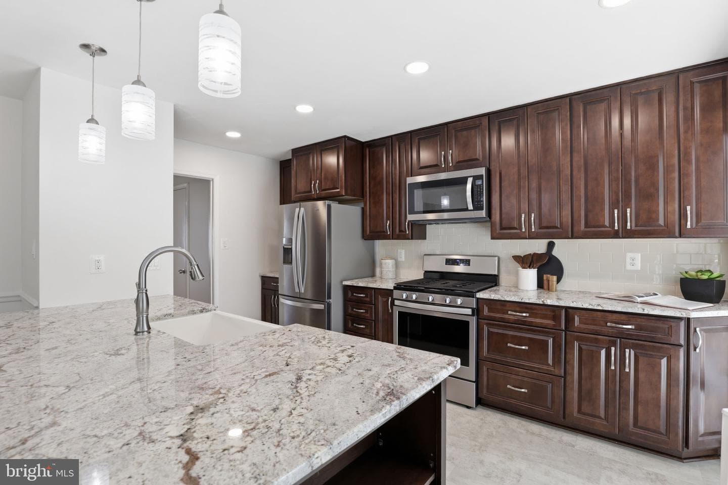 7379 Hallcrest Drive photo 5
