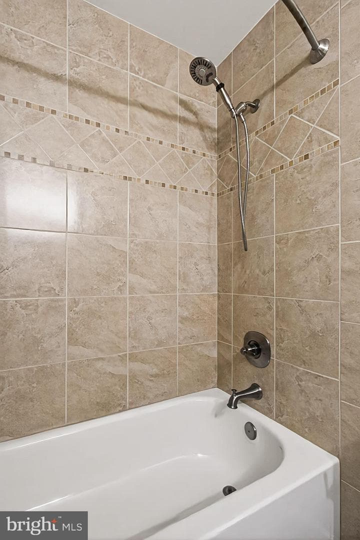 7923 Valleyfield Drive photo 29