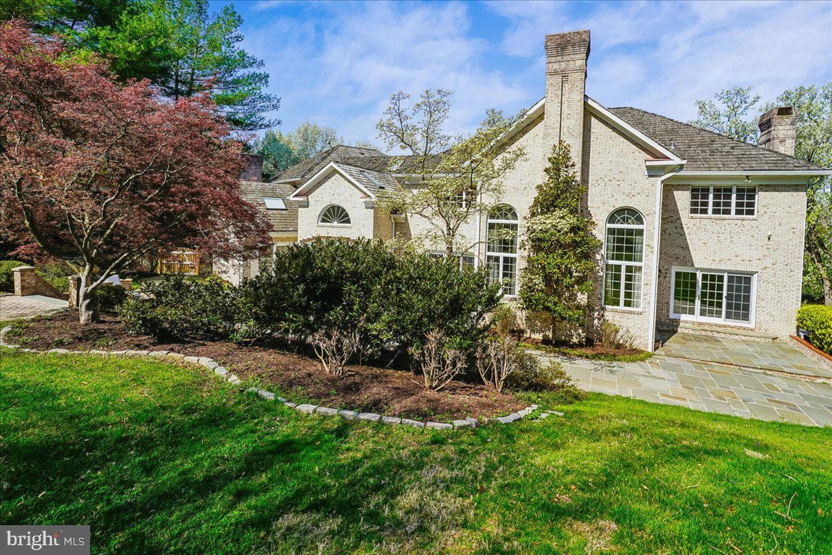 8013 Greenwich Woods Drive photo 14