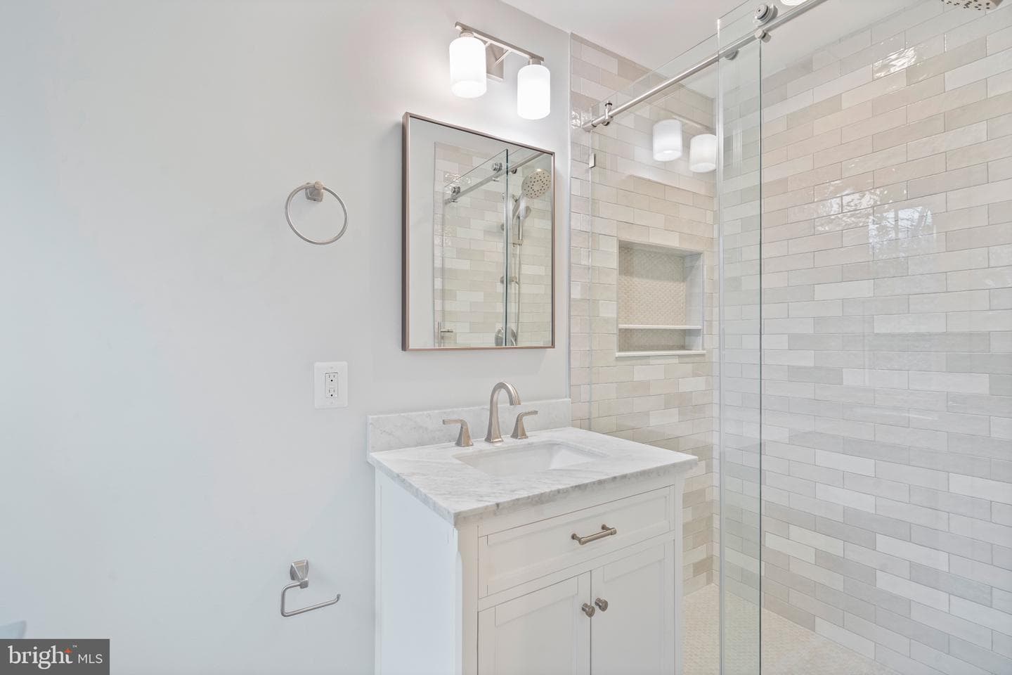 7204 Regent Drive photo 27