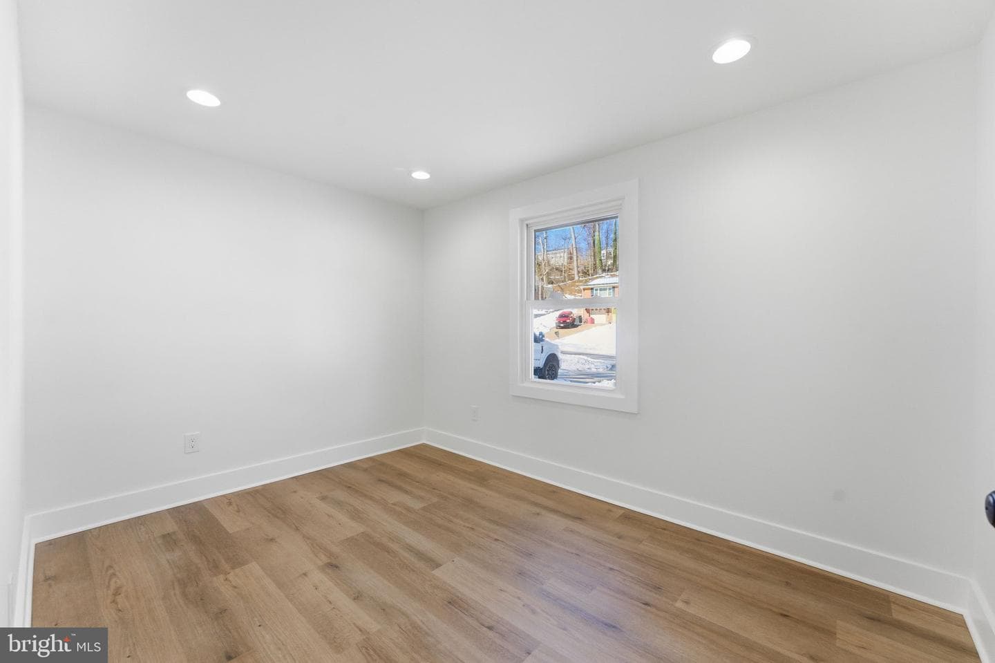 8615 Kerry Lane photo 37
