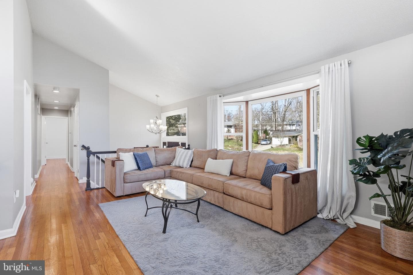 5613 Eastbourne Drive photo 4