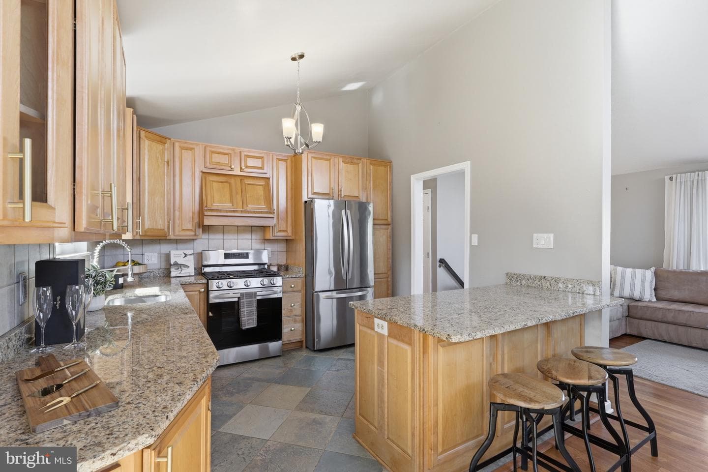 5613 Eastbourne Drive photo 8