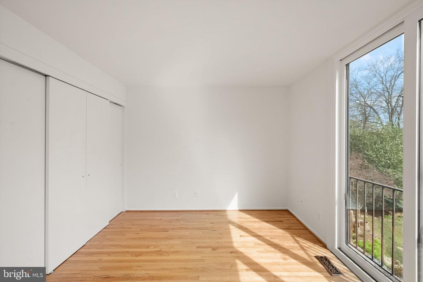11465 Washington Plaza W photo 27