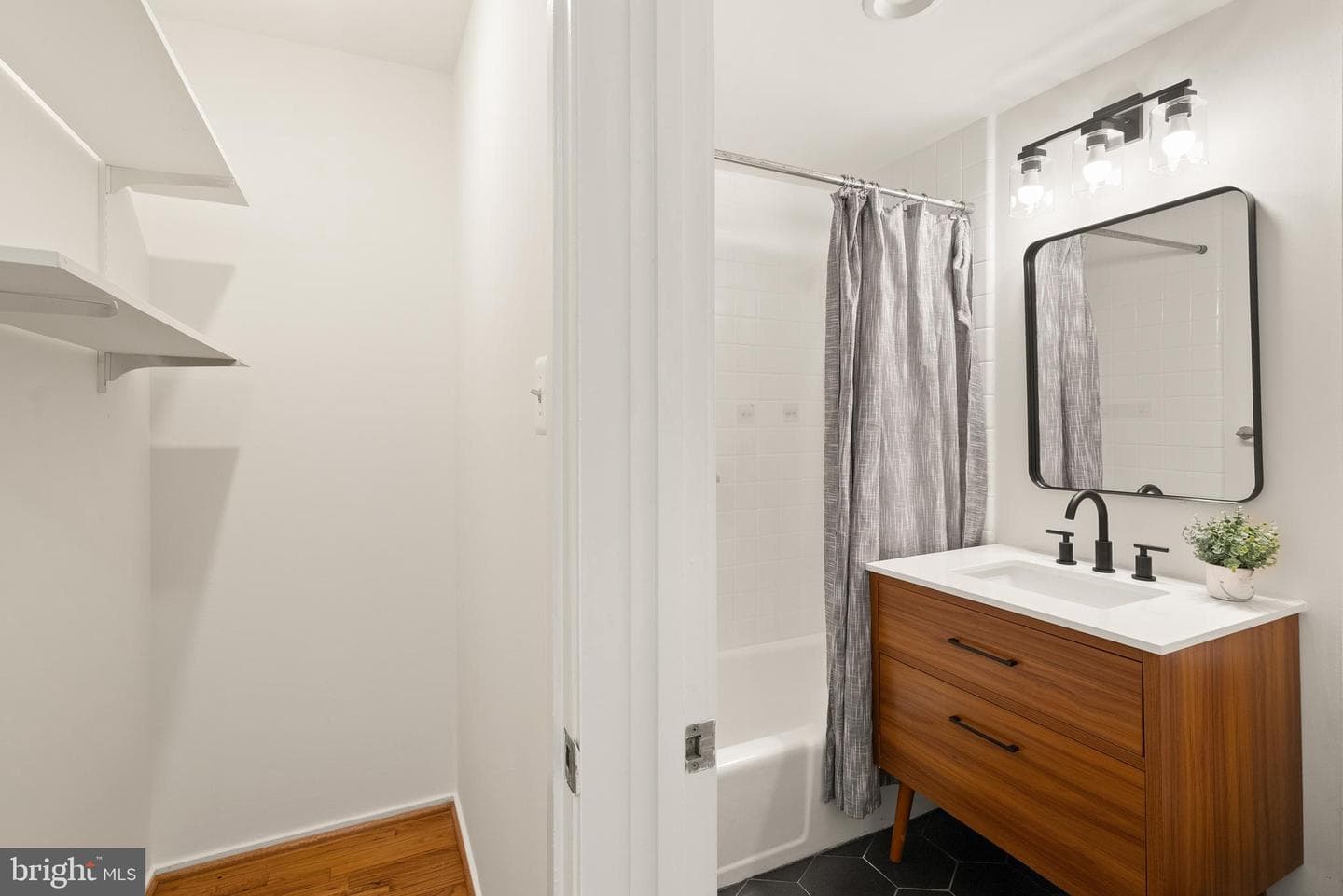 11465 Washington Plaza W photo 31