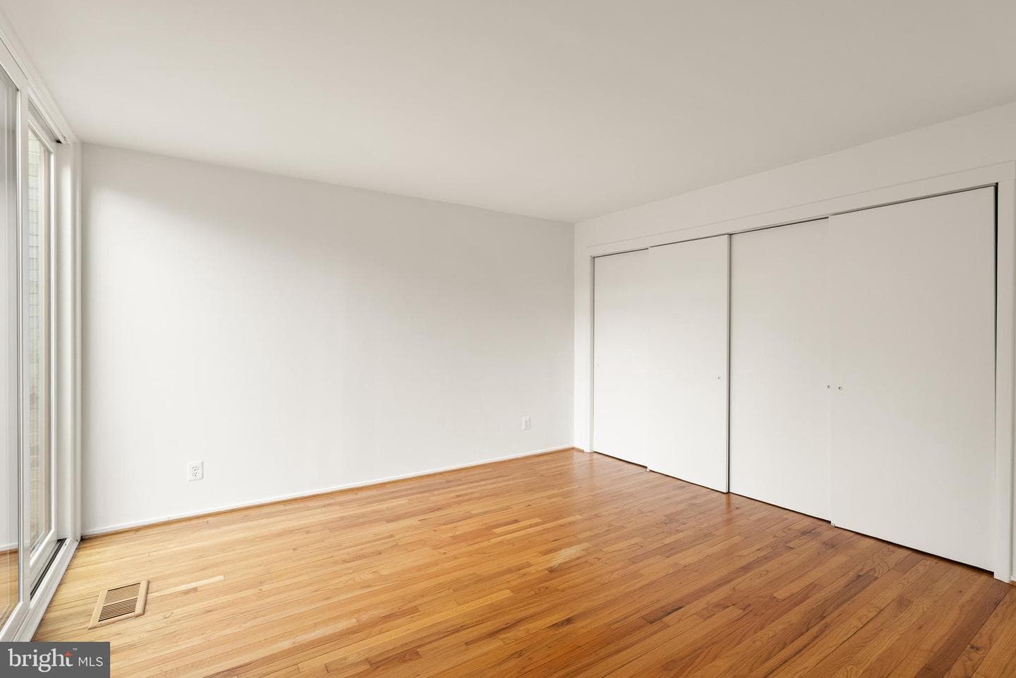 11465 Washington Plaza W photo 34