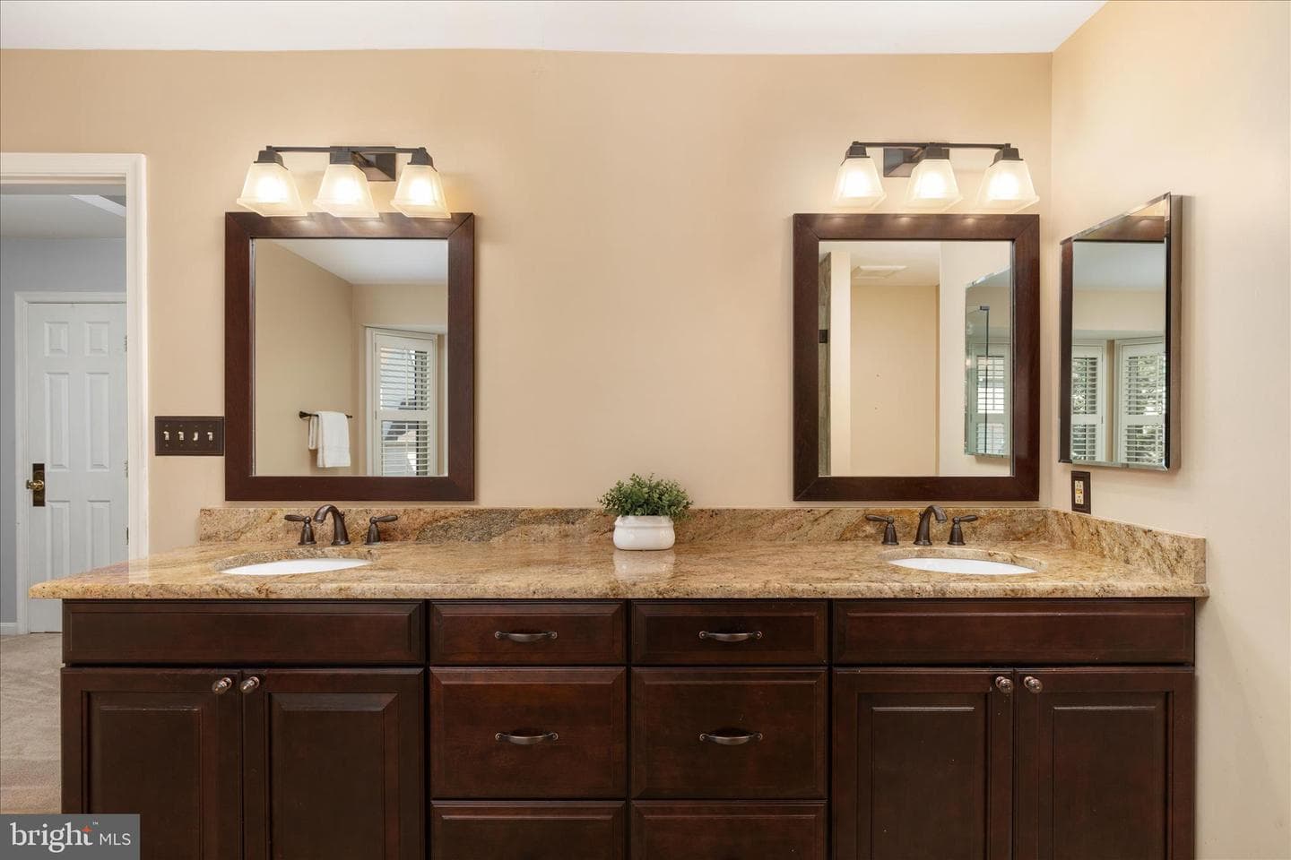 408 Woodgrove Court photo 25