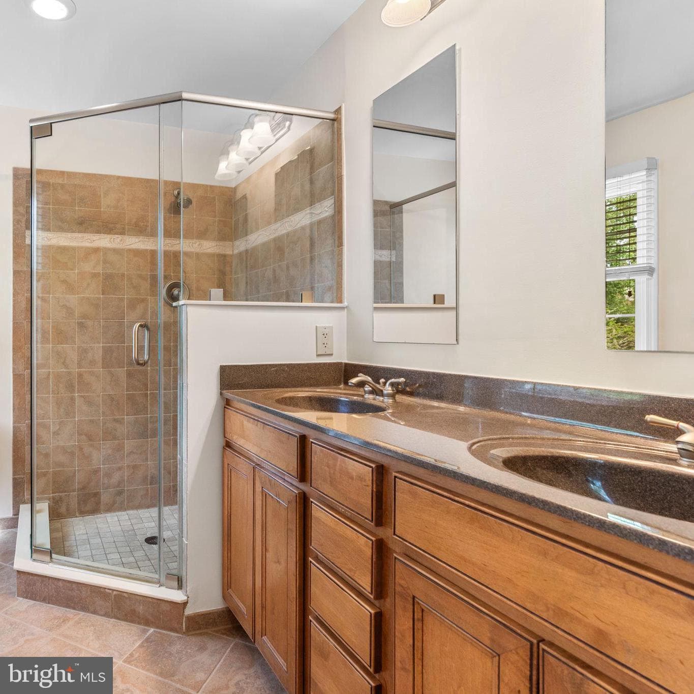2418 Lancaster Court photo 16