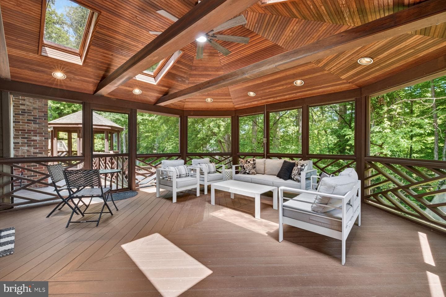 8704 Margaret Lane photo 47