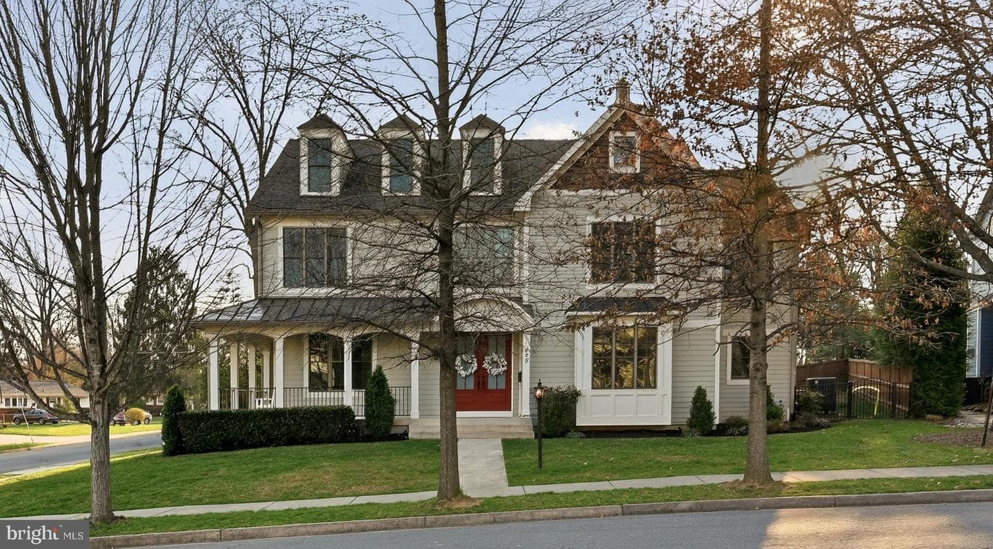 802 Cottage Street SW photo 2