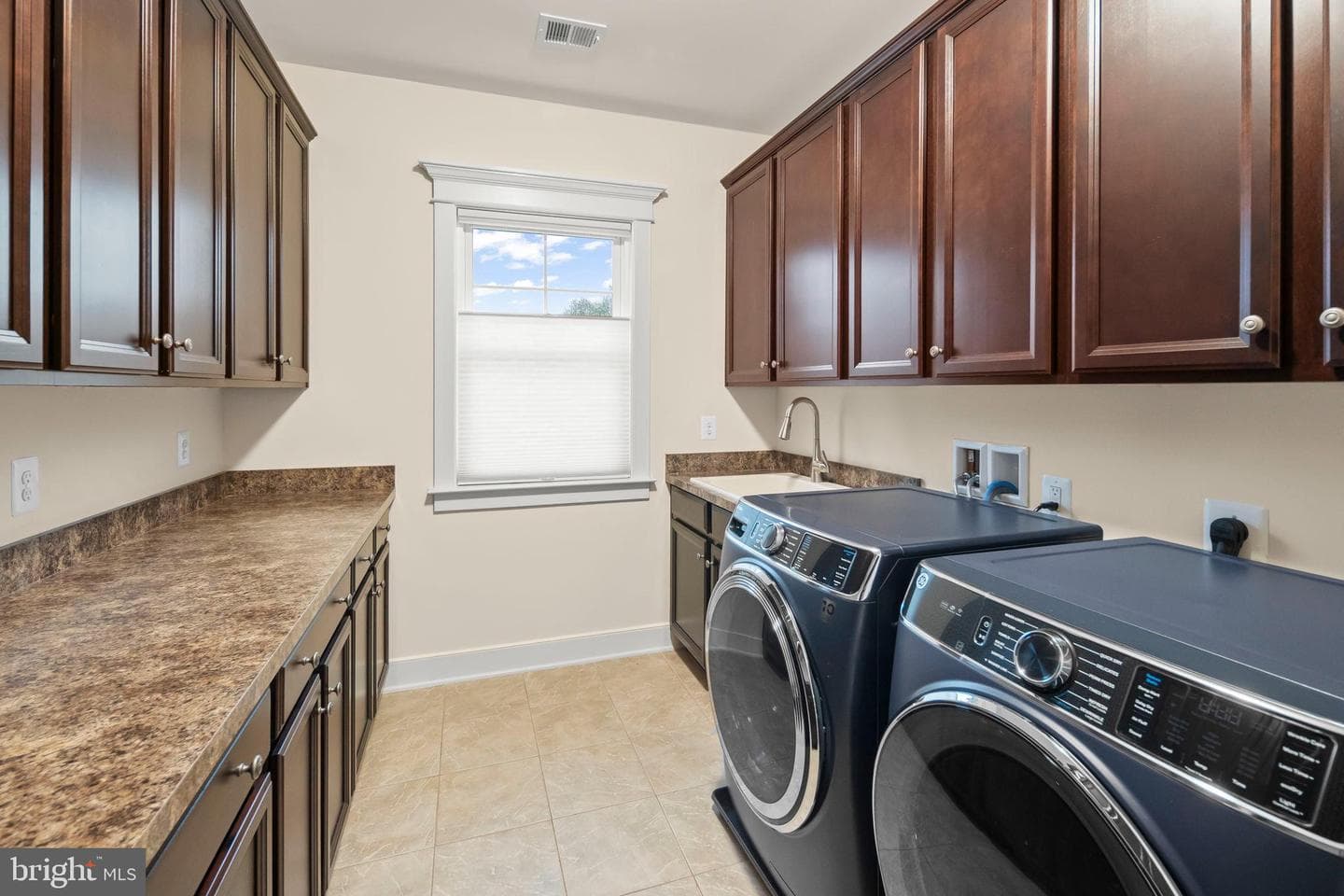 217 Pleasant Street SW photo 50