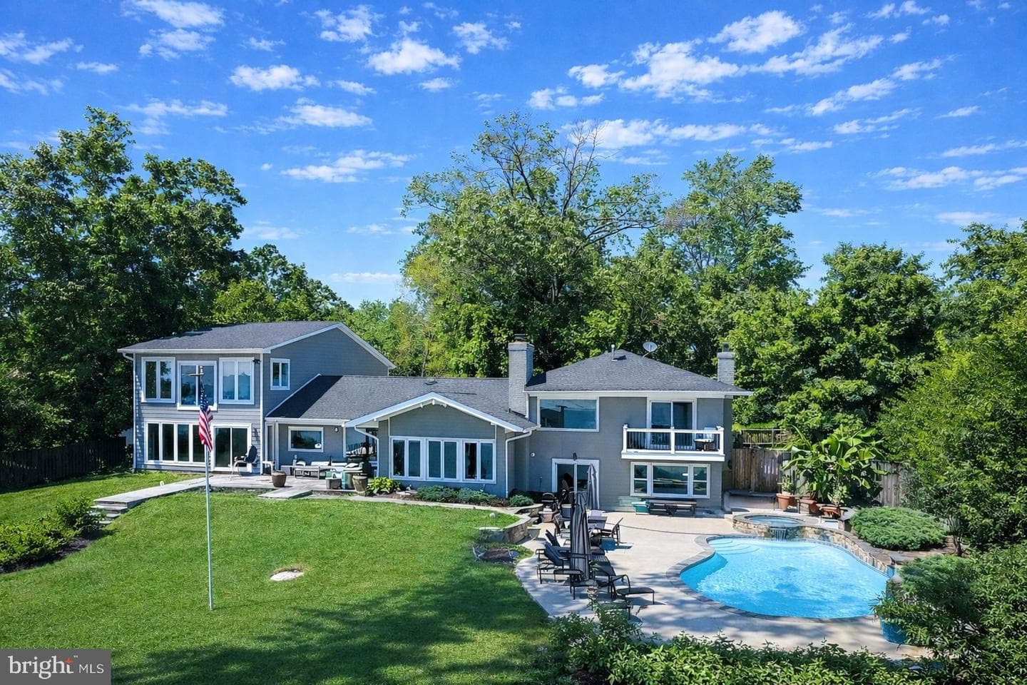 5801 River Drive photo 4