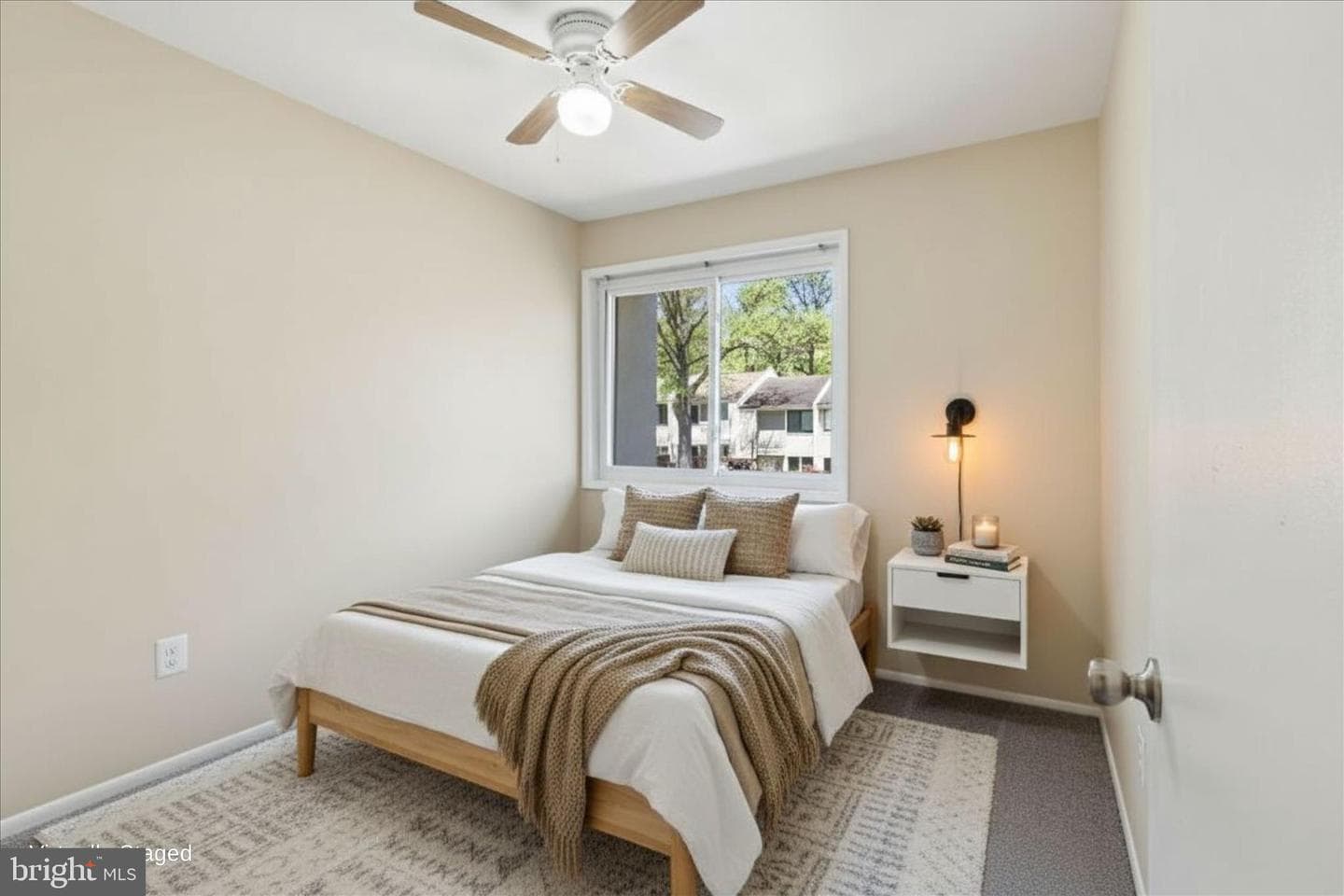 2438 Southgate Square photo 15