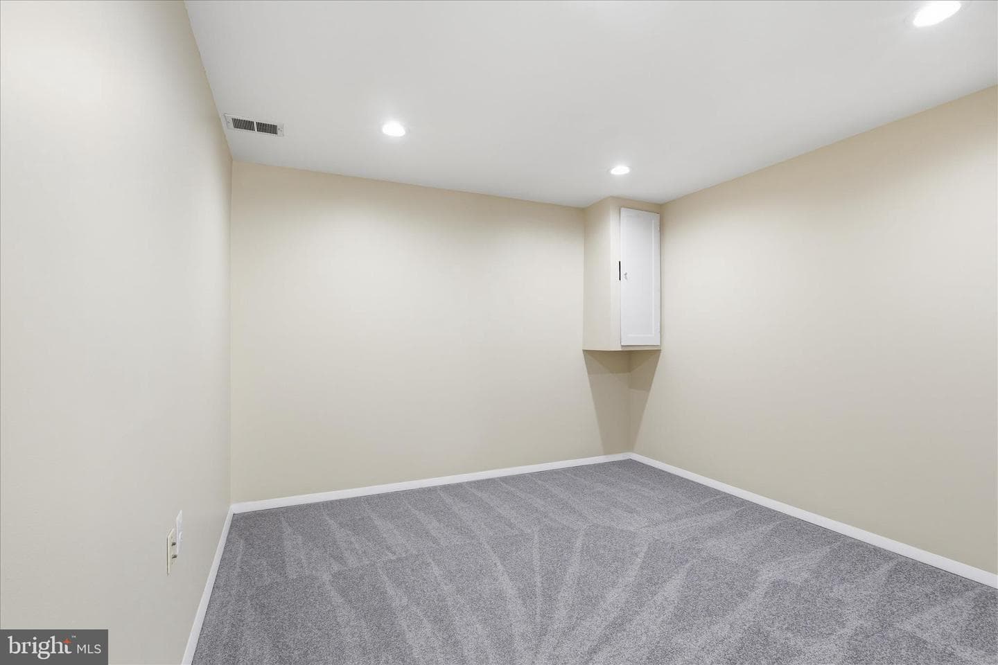 2438 Southgate Square photo 23