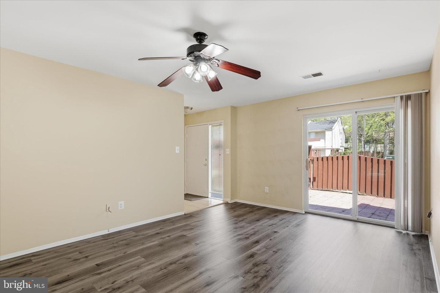 2438 Southgate Square photo 4
