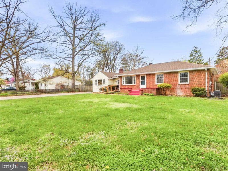 6404 Inwood Drive photo 2