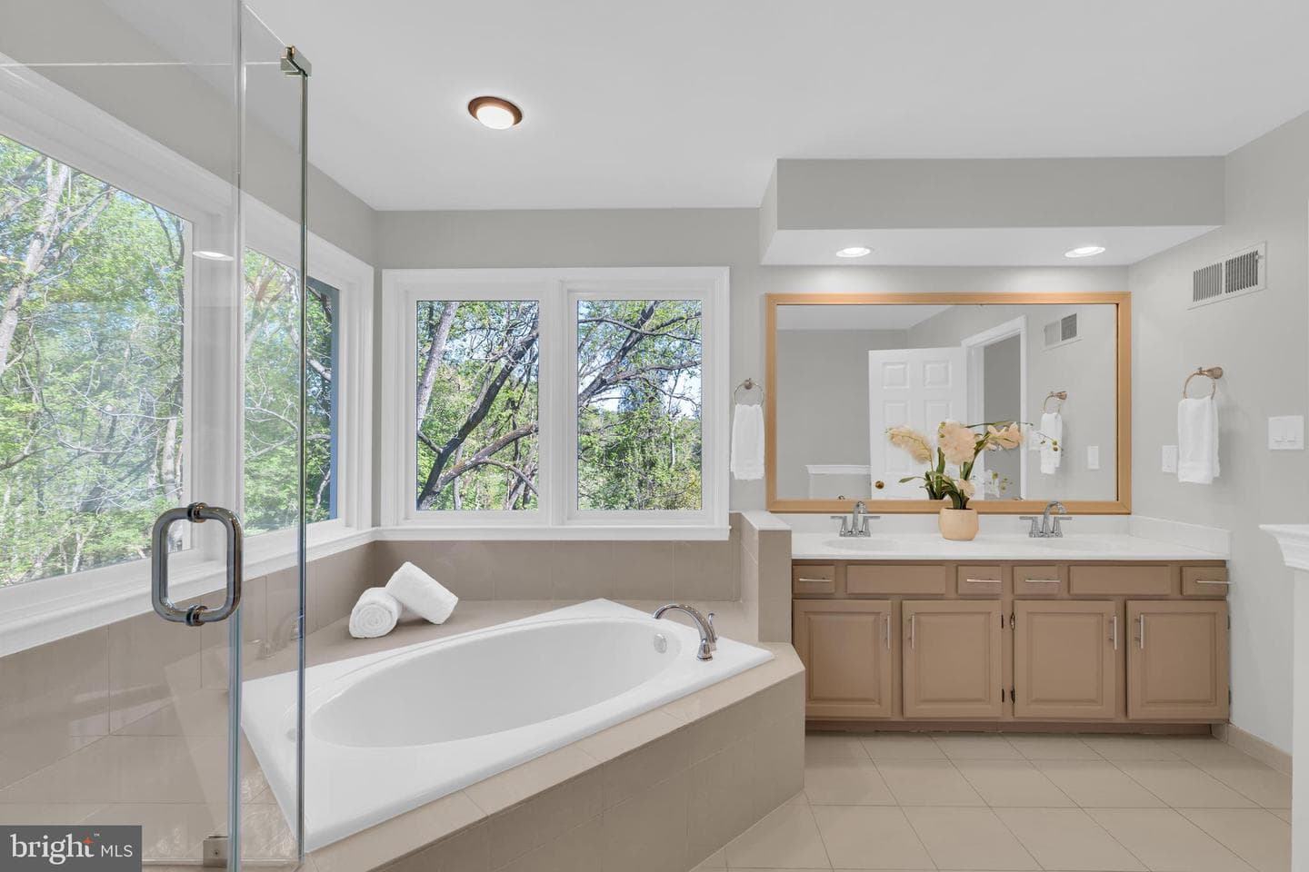 8101 Overlake Court photo 34