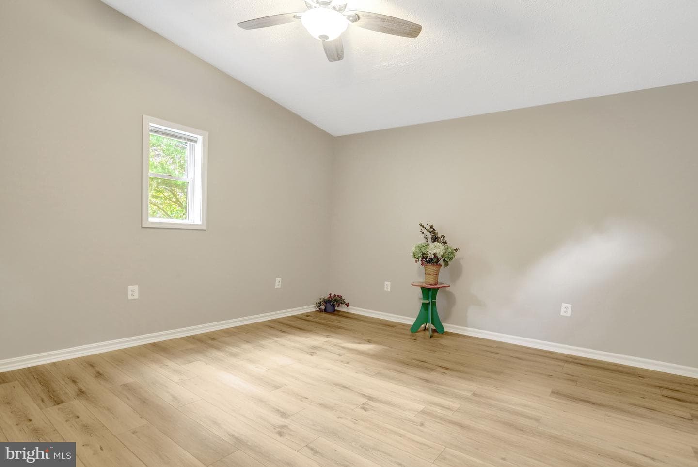2753 Woodlawn Avenue photo 31
