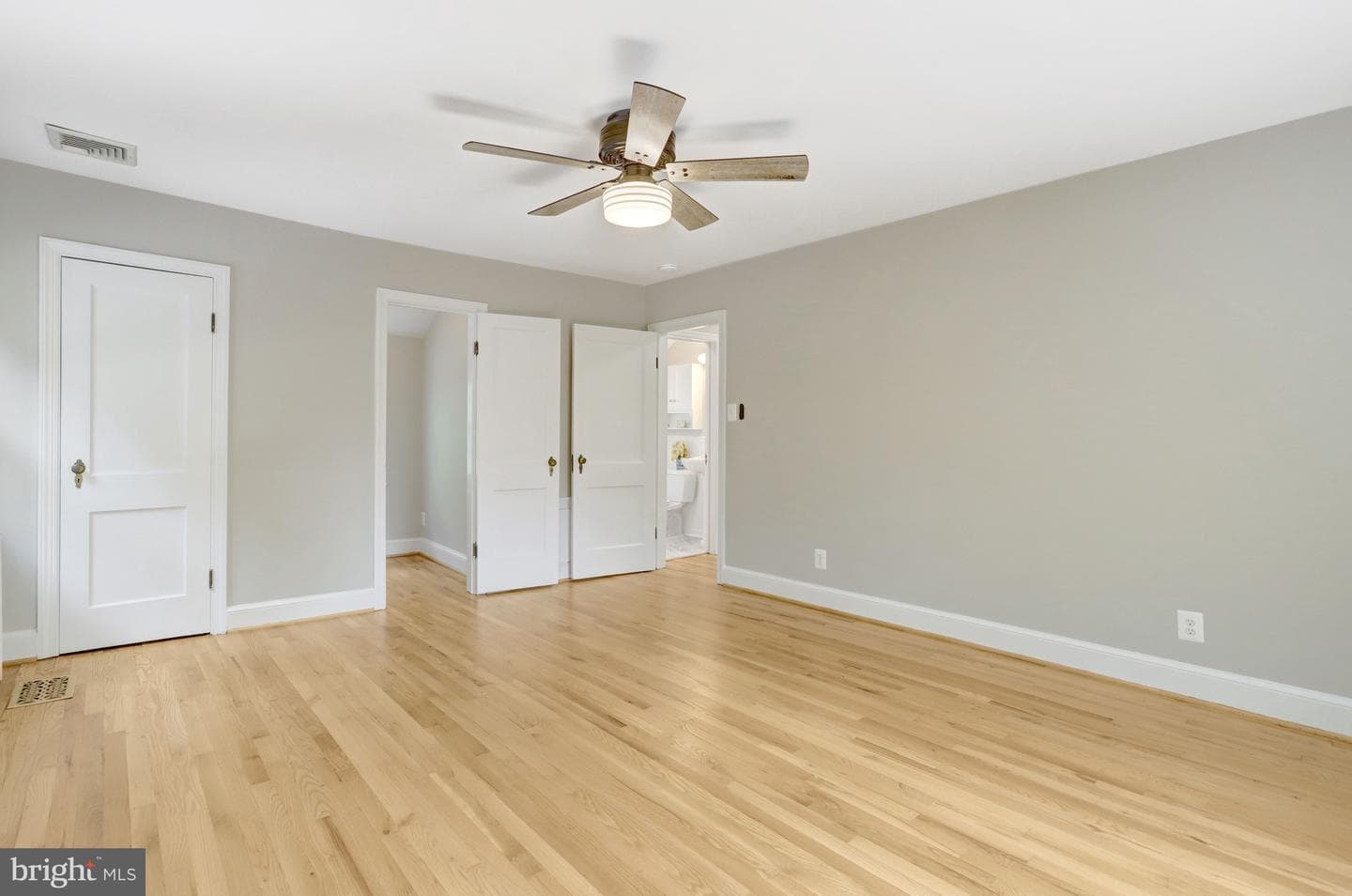 2753 Woodlawn Avenue photo 38