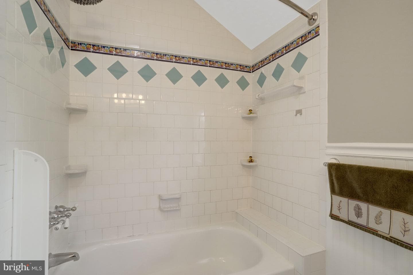 2753 Woodlawn Avenue photo 42