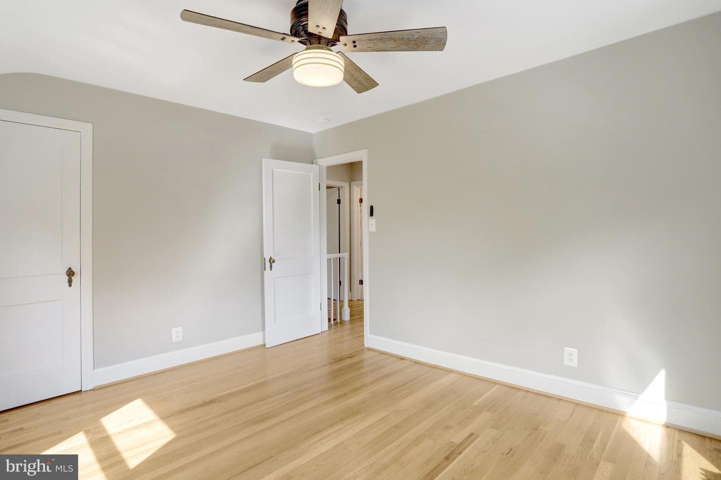 2753 Woodlawn Avenue photo 45