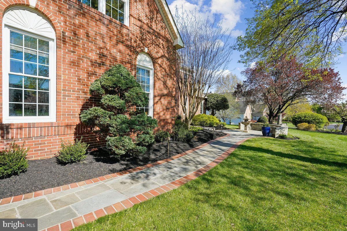 1703 Raleigh Hill Road photo 2