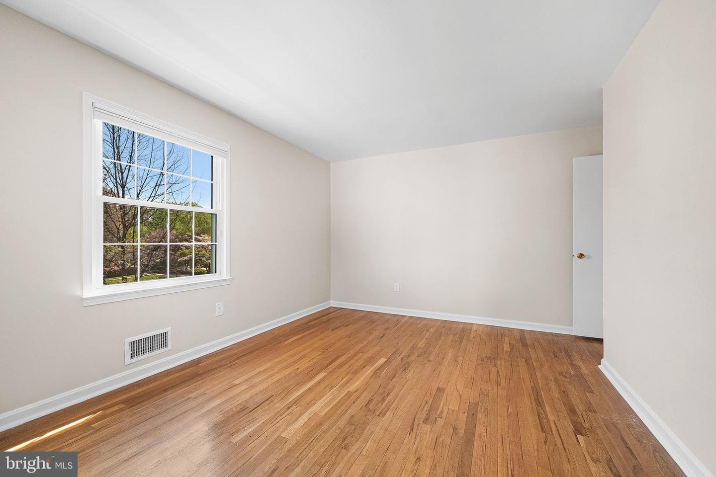 4224 Holborn Avenue photo 49