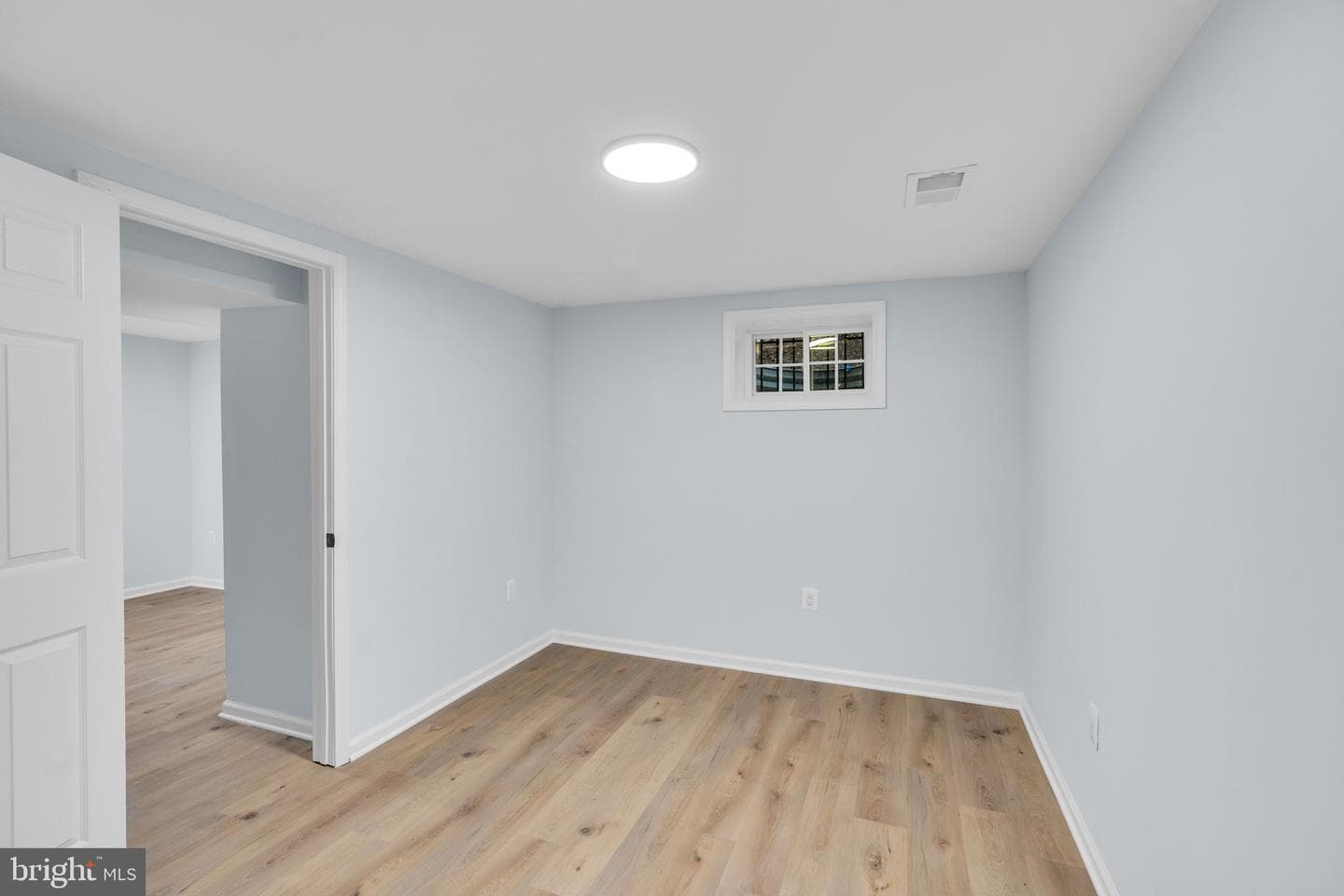 8441 Thames Street photo 24