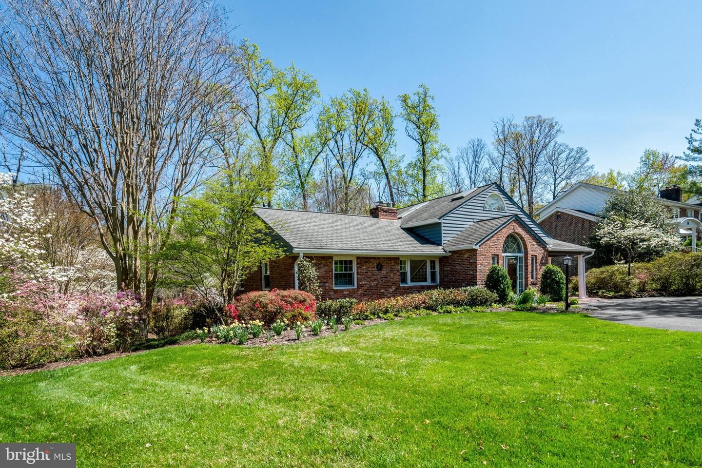 4221 Oak Hill Drive photo 2