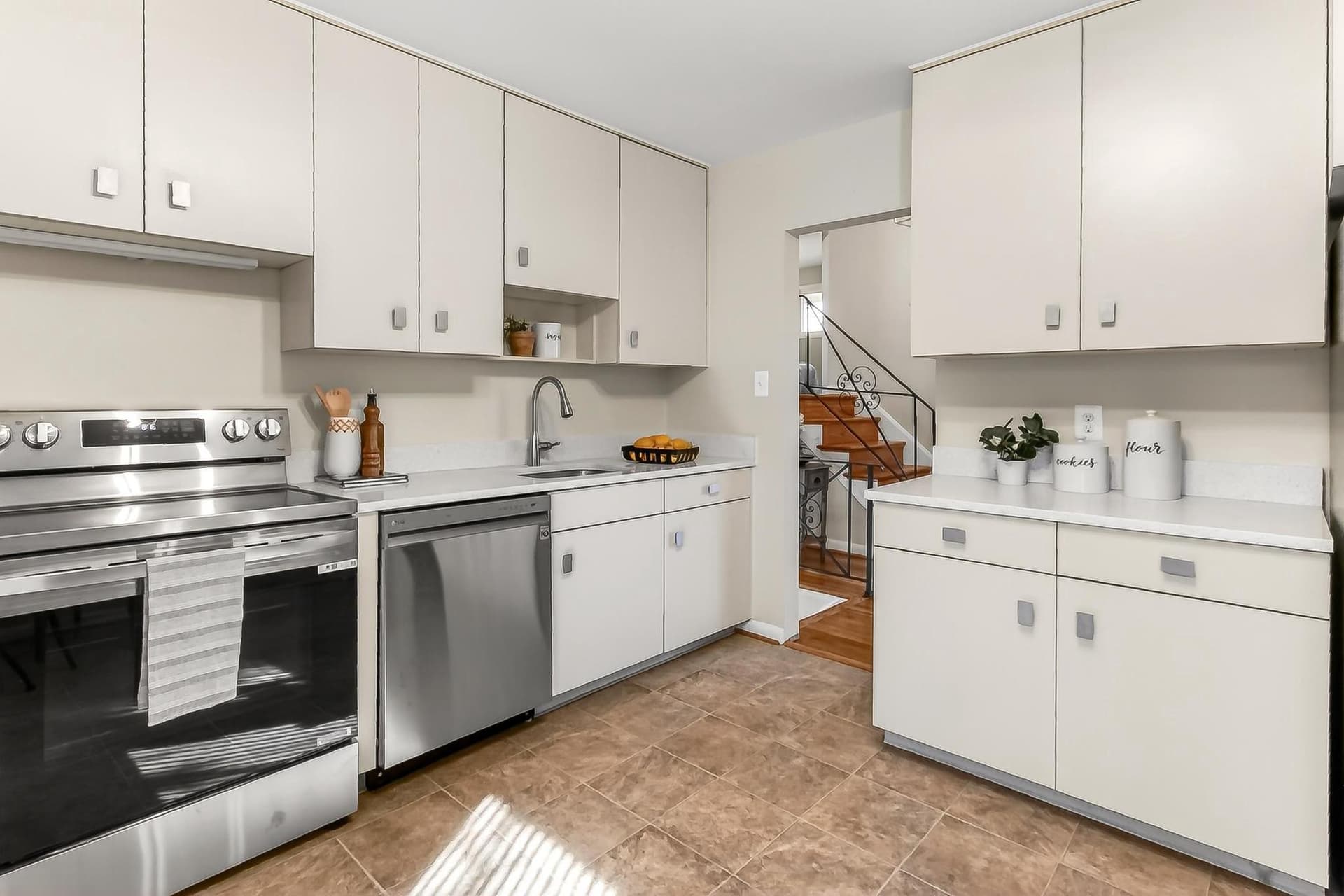 6451 Queen Anne Terrace photo 14