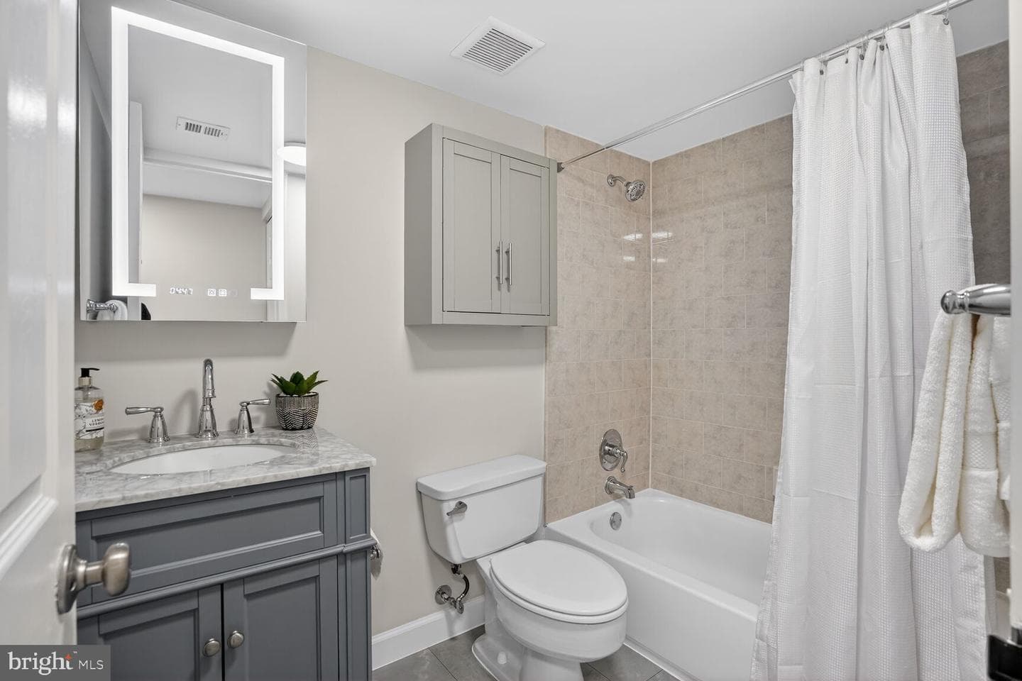 9708 Kingsbridge Drive #304 photo 18