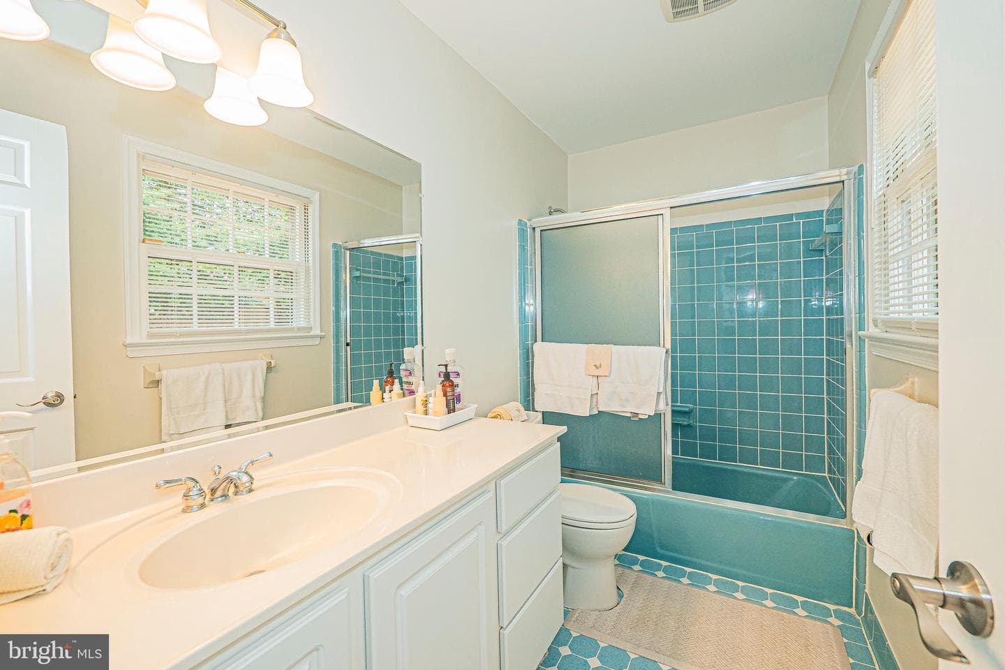 2419 Caron Lane photo 32