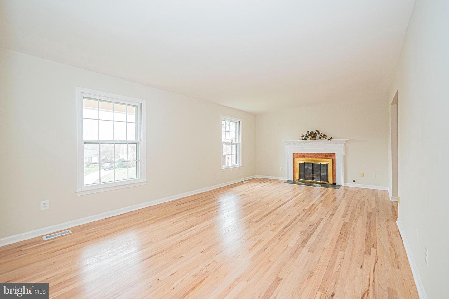 2419 Caron Lane photo 4