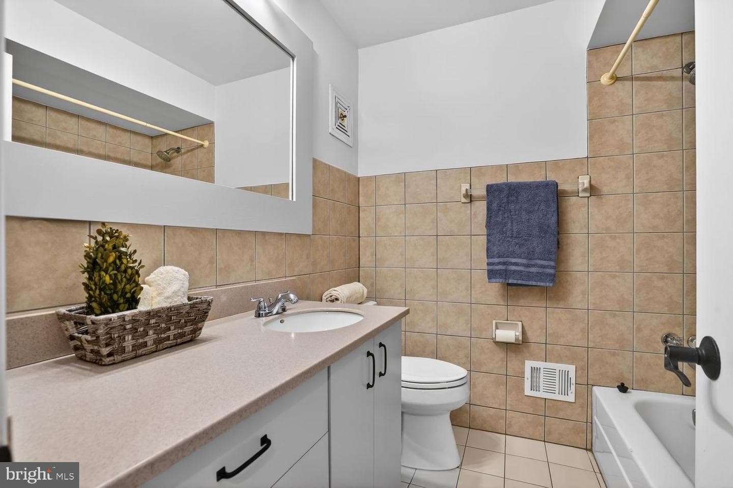6020 Waterbury Court photo 49