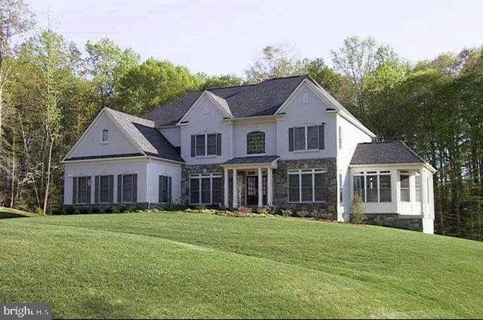 8220 Roseland Drive